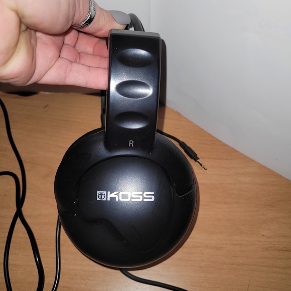 Headphones - Picture 2 of 4